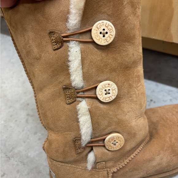 Ugg button boots - Picture 3 of 6